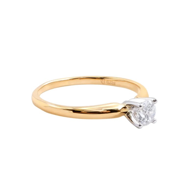 Anillo Oro Amarillo 14k con Diamante Central