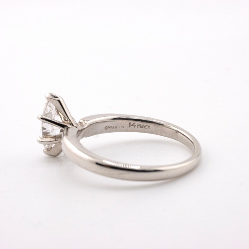 Anillo Solitario en Oro 14k con Diamante Corte Marquesa