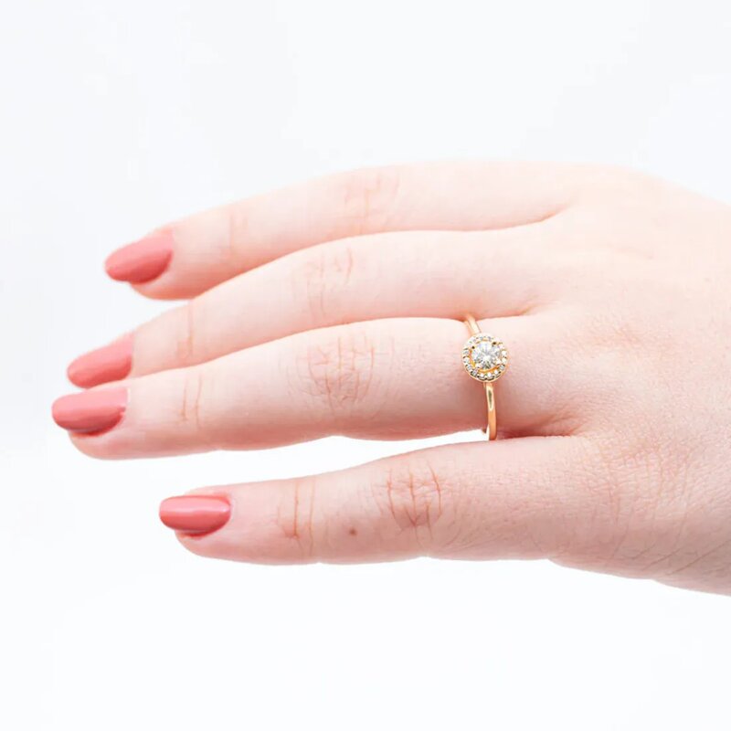 Anillo Estilo Halo En Oro Amarillo 14k Con Diamantes