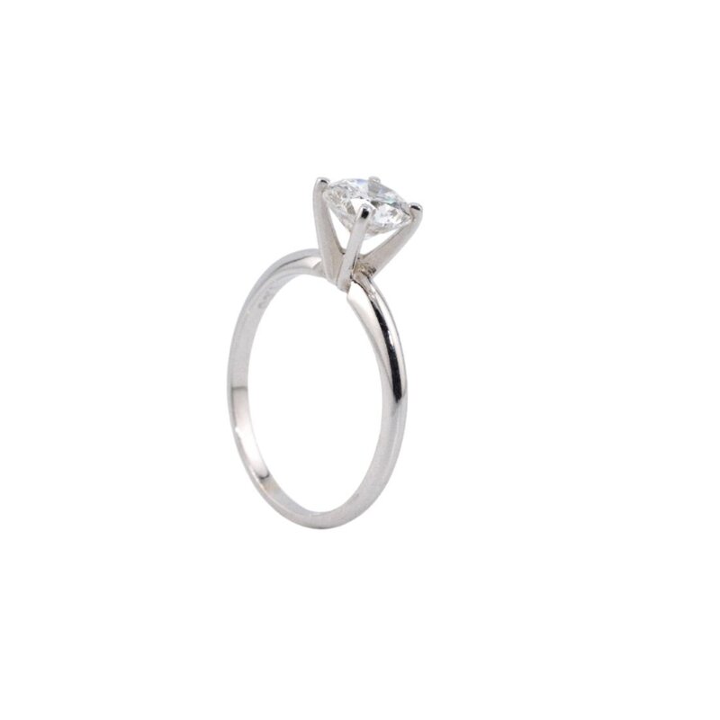 Anillo Solitario de Oro 14K con Diamante