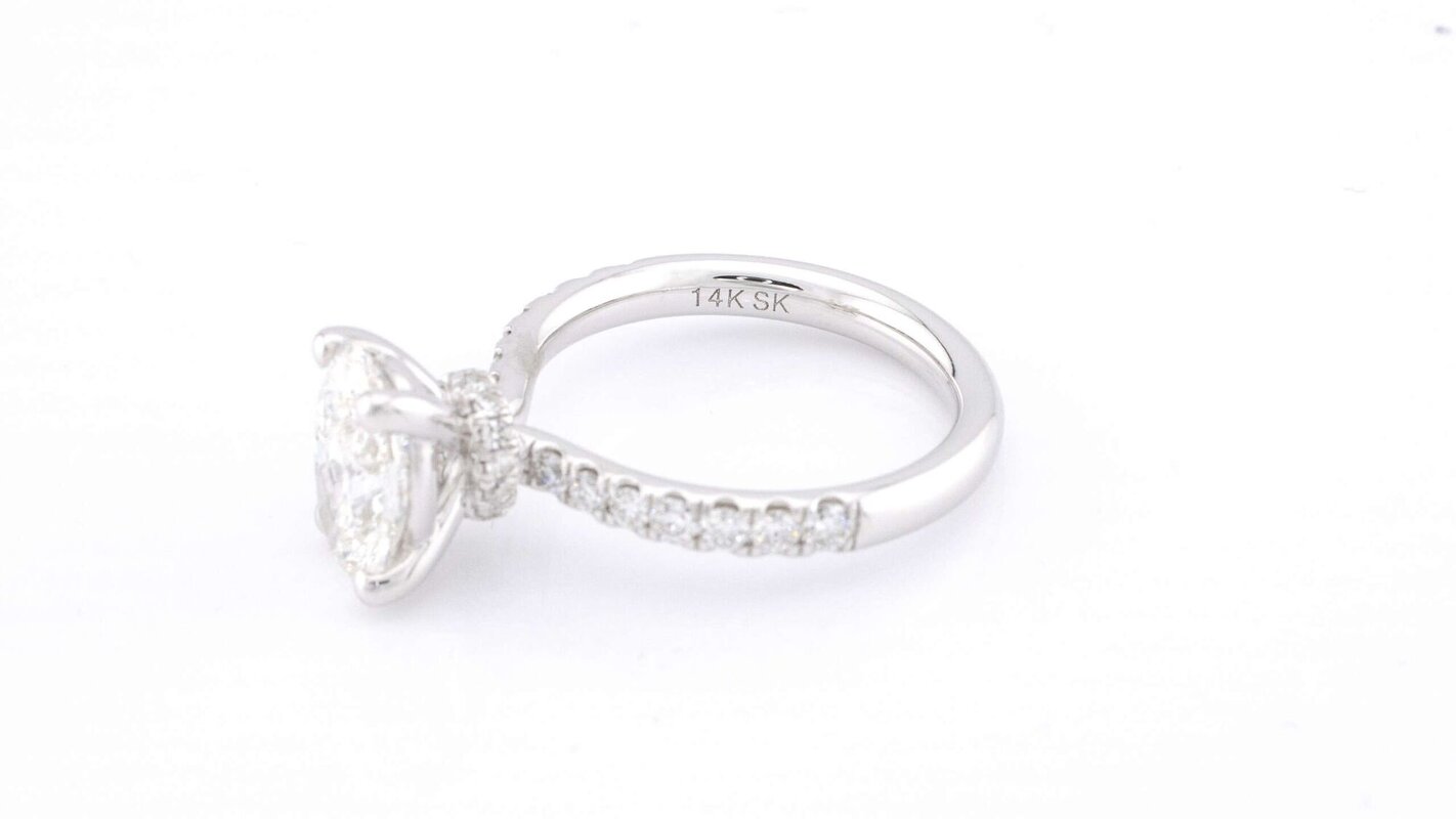 Anillo de Compromiso con Diamantes de Laboratorio Corte Ov