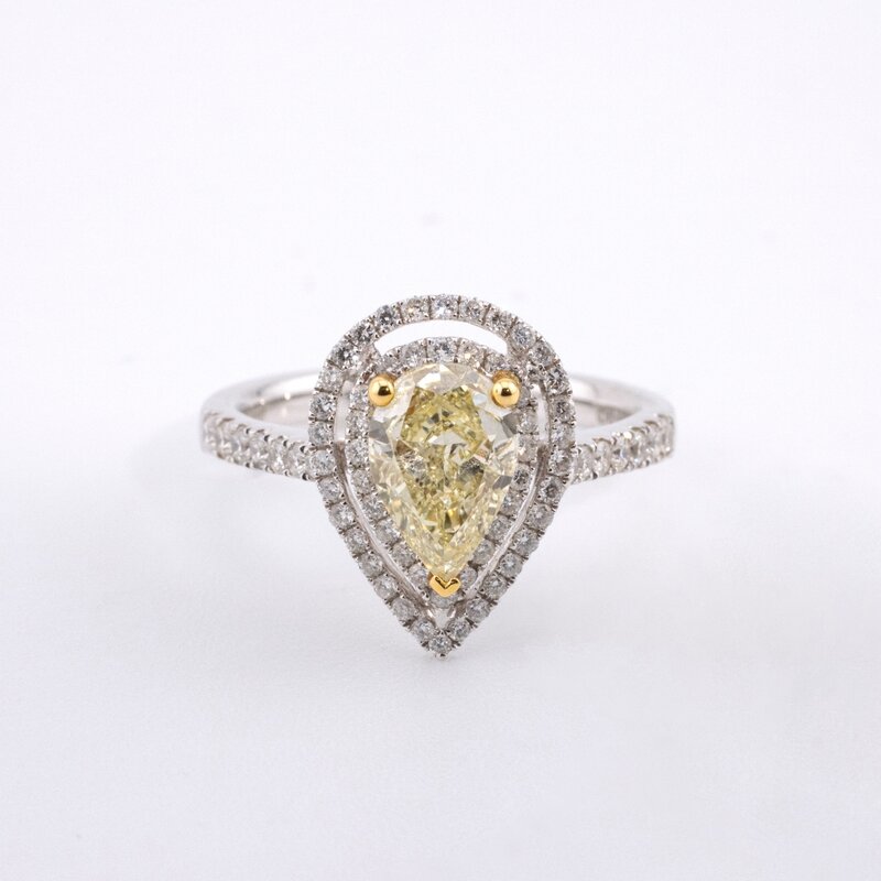 Anillo de Oro 18k con Diamantes