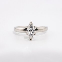 Anillo Solitario en Oro 14k con Diamante Corte Marquesa