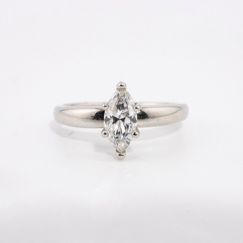 Anillo Solitario en Oro 14k con Diamante Corte Marquesa